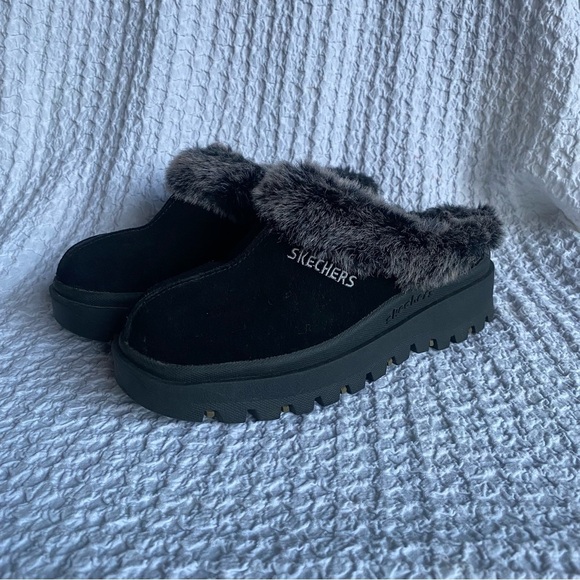Y2K Skechers Shindigs black fortress clogs suede upper faux fur lined 6.5 - Picture 4 of 13